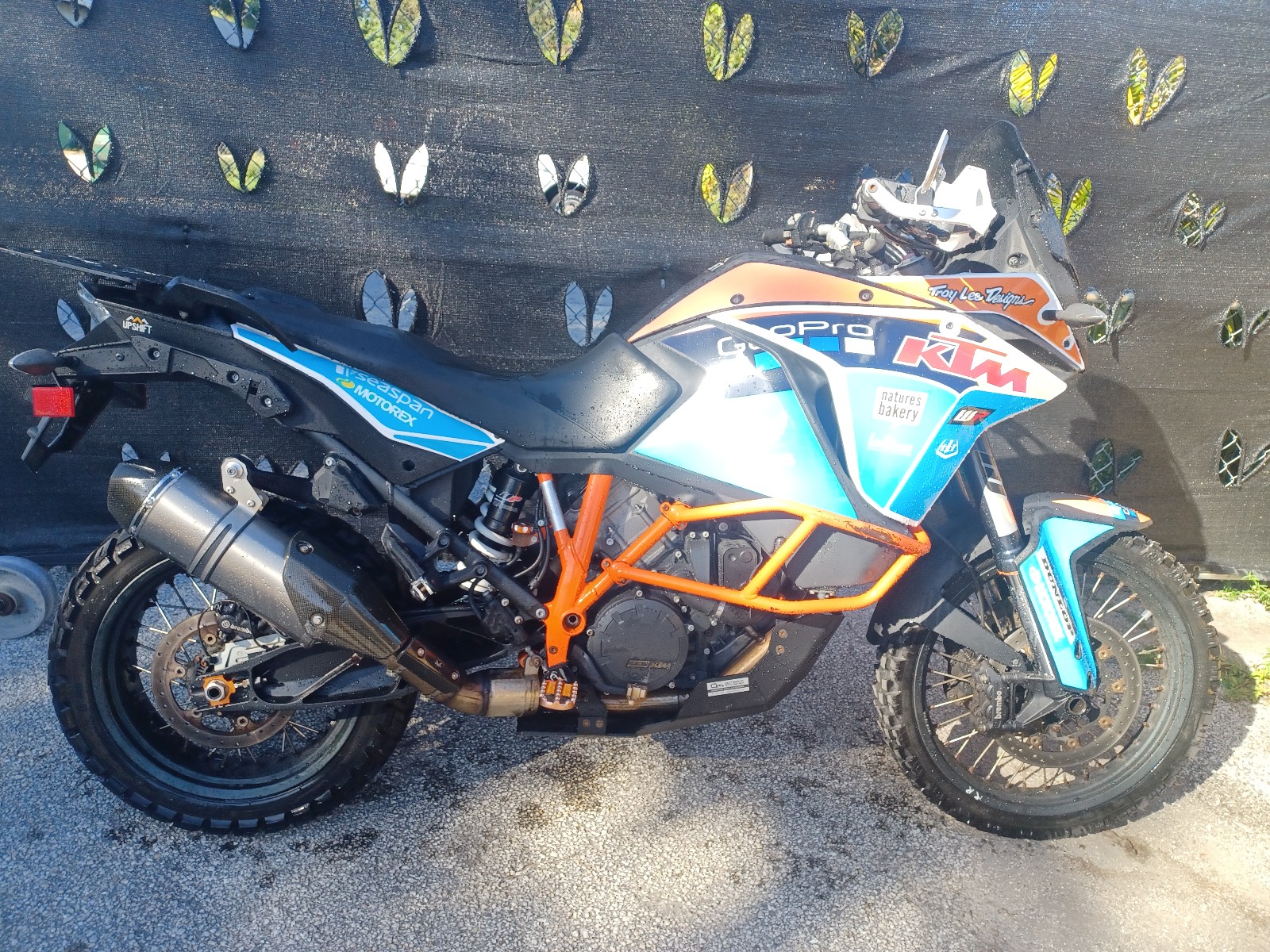 18 ADVENTURE 1090 R